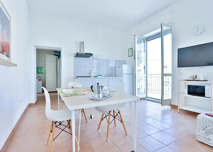 Guesthost - Solaria House Foria Lejlighed *