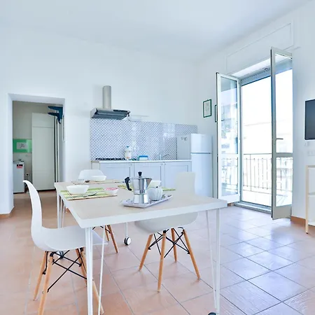 Guesthost - Solaria House Foria Appartamento *